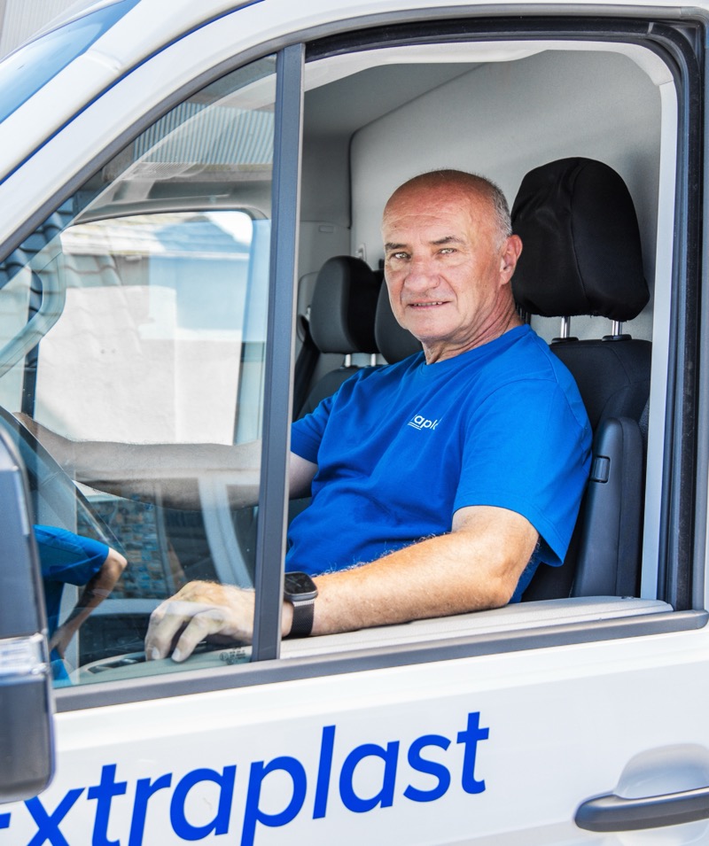 Peter Šarmír - špecialista na servis posuvných a vchodových dverí Extraplast